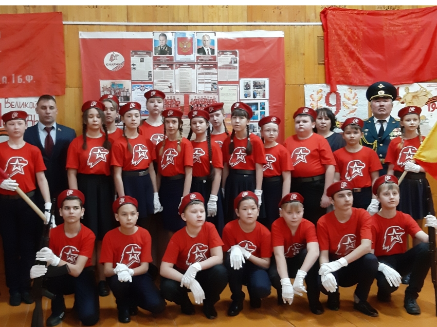 В Ясногорской школе Оловяннинского района 45 ребят вступили в юнармейцы